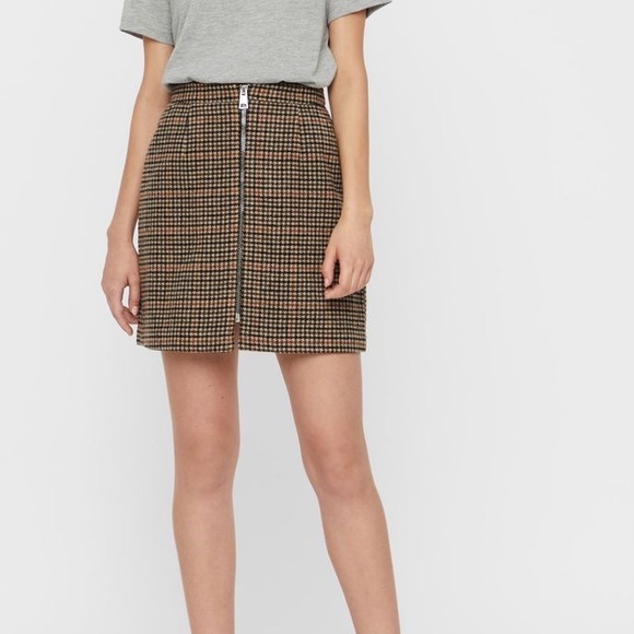 Vero Moda wool skirt with pockets. - Picture 2 of 6